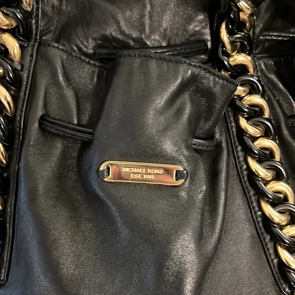 Michael Kors black leather purse‎ black and gold chain detail - Picture 3 of 6